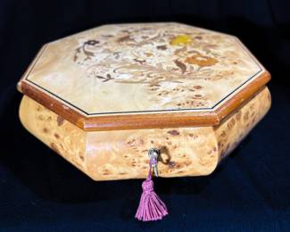 Bird’s Eye Maple Jewelry/ Music Box