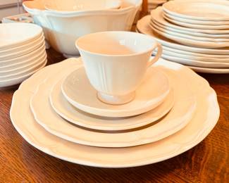 Partial set (42 pieces) Wedgwood "Queens Shape"...