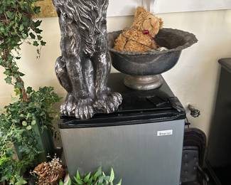 Small refrigerator (SOLD)