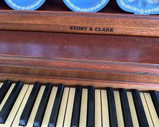Story & Clark Piano