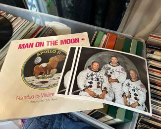 Man on The Moon record and picture with the astronauts that landed on the moon