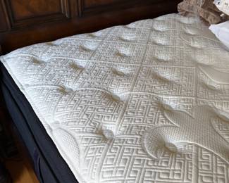Another view of the Stearns and foster king size mattress in like new condition!
