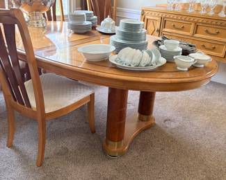 Oval dining table with double pedestal base with 8 chairs (2 arm and 6 side) and additional leaf extension - Excellent condition