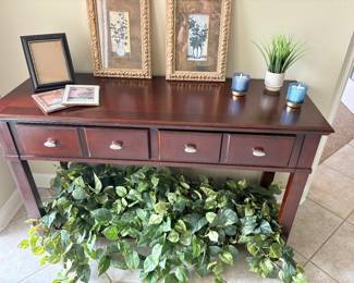 Console table with 2 drawers