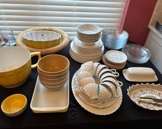 Yellowstone pottery bowls -set of 4 and vintage pyrex dishes