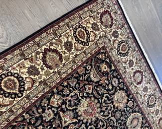 Large area wool rug (9 x 12) - excellent condition