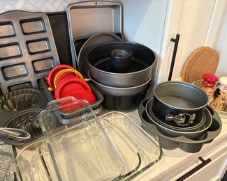 Pyrex, springform pans, baking pans, bundt pans and more!