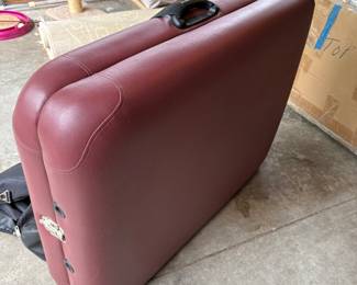 Massage table - FRONTGATE