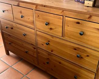 DRESSER