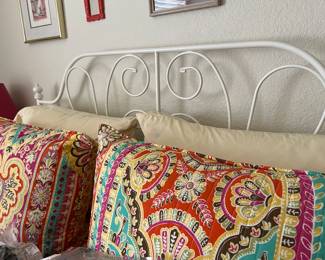 QUEEN BED