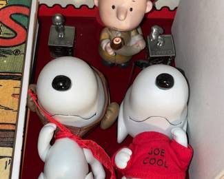 Charlie Brown, Snoopy, & Peanuts Collection (Vintage Books, Ceramic Dolls, Etc.)
