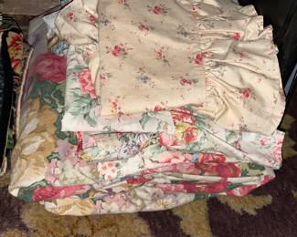 Assorted Linen (Tablecloths, Napkins, Etc.)