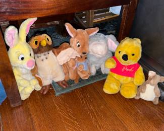 LARGE Winnie The Pooh Collection (Lenox Figurines & Servingware, Handmade Ceramics, Walt Disney Classics Collection Figurines, Vintage Plush, Clothing, Handmade Rugs, Etc.)