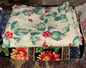 Assorted Linen (Tablecloths, Napkins, Etc.)