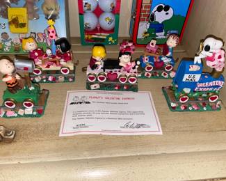 Danbury Mint Snoopy Peanuts Valentine Express Train Set