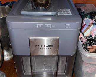 Frigidaire Gallery Ice Maker W/ Scooper