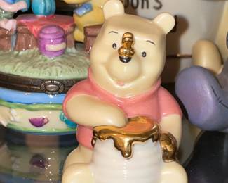 LARGE Winnie The Pooh Collection (Lenox Figurines & Servingware, Handmade Ceramics, Walt Disney Classics Collection Figurines, Vintage Plush, Clothing, Handmade Rugs, Etc.)