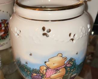 LARGE Winnie The Pooh Collection (Lenox Figurines & Servingware, Handmade Ceramics, Walt Disney Classics Collection Figurines, Vintage Plush, Clothing, Handmade Rugs, Etc.)