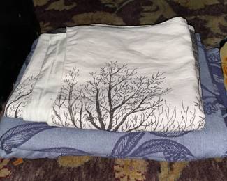 Assorted Linen (Tablecloths, Napkins, Etc.)