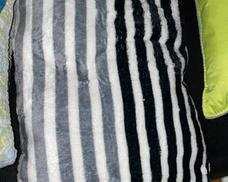 Assorted Blankets & Linen