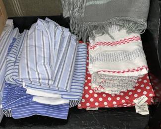 Assorted Linen (Tablecloths, Napkins, Etc.)