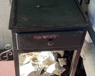 1 Drawer End Table
