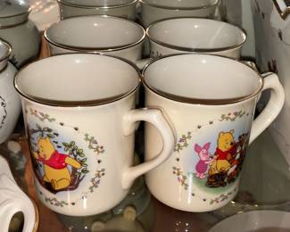 LARGE Winnie The Pooh Collection (Lenox Figurines & Servingware, Handmade Ceramics, Walt Disney Classics Collection Figurines, Vintage Plush, Clothing, Handmade Rugs, Etc.)
