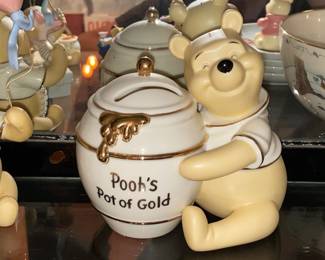 LARGE Winnie The Pooh Collection (Lenox Figurines & Servingware, Handmade Ceramics, Walt Disney Classics Collection Figurines, Vintage Plush, Clothing, Handmade Rugs, Etc.)