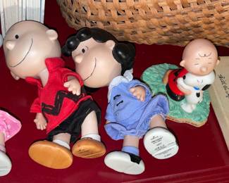 Charlie Brown, Snoopy, & Peanuts Collection (Vintage Books, Ceramic Dolls, Etc.)