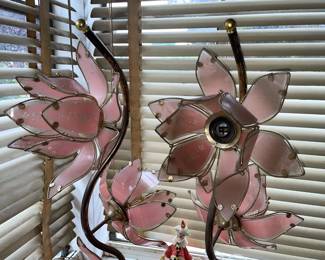 Pair Of Vintage 1980s Hollywood Regency Gold Lotus Flower Lamps W/ Glass Petals