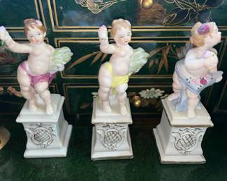 Figurines