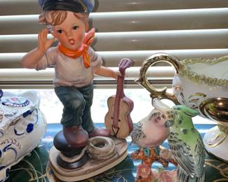 Figurines