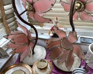Pair Of Vintage 1980s Hollywood Regency Gold Lotus Flower Lamps W/ Glass Petals