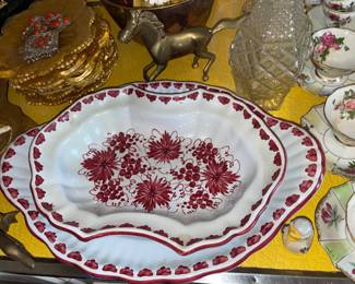Red & White Plate Charger Set