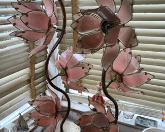 Pair Of Vintage 1980s Hollywood Regency Gold Lotus Flower Lamps W/ Glass Petals