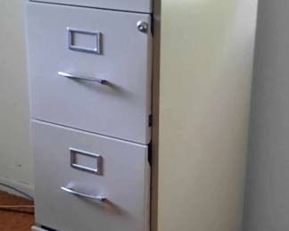 4 drawer filing cabinet in good condition.