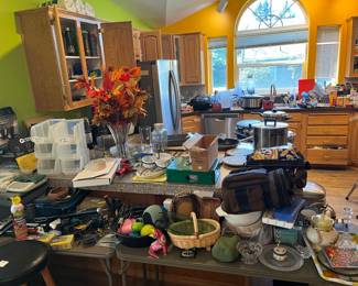 Lots of nice kitchen stuff