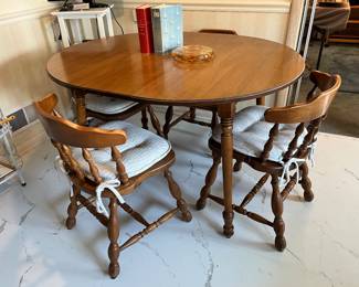 Kitchen table (shown with leaf) and 4 chairs