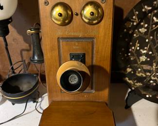 Guild "The Country Belle" tube radio.......