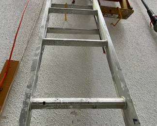 ALLUMINUM EXTENSION LADDER
