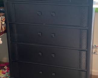 BLACK CHEST OF DRAWERS