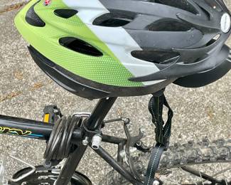 ROADMASTER MT. FURY BIKE W/HELMET