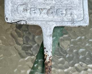 IRON "DAD's GARDEN" SIGN
