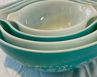 VINTAGE PYREX 4-PCS NESTING BOWL SET