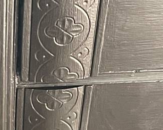 BLACK CHEST OF DRAWERS