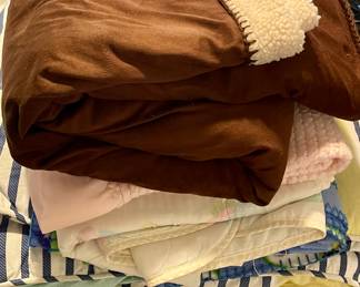 BLANKETS & THROWS