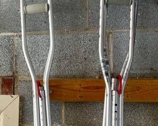 ALUMINUM CRUTCHES
