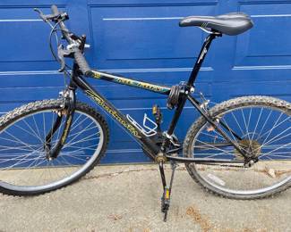 ROADMASTER MT. FURY BIKE W/HELMET
