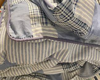 BLANKETS & THROWS