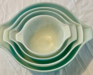 VINTAGE PYREX 4-PCS NESTING BOWL SET
